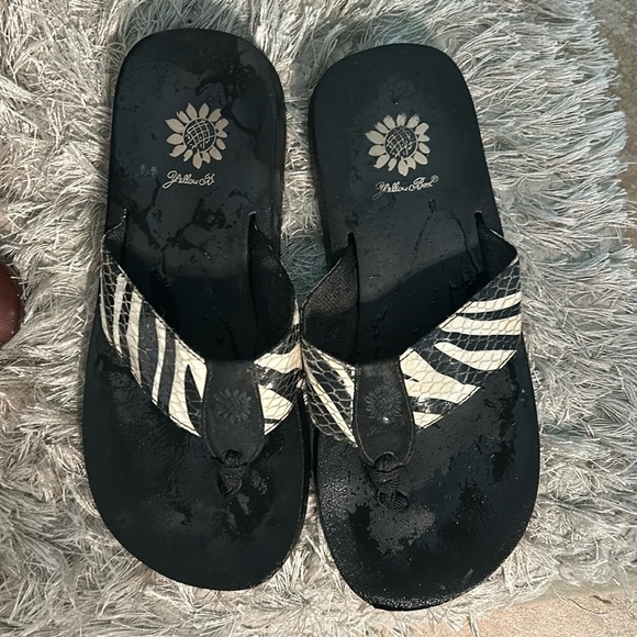 Yellow Box flip flop zebra print straps women’s size 7.5 summer sandals - Picture 1 of 7